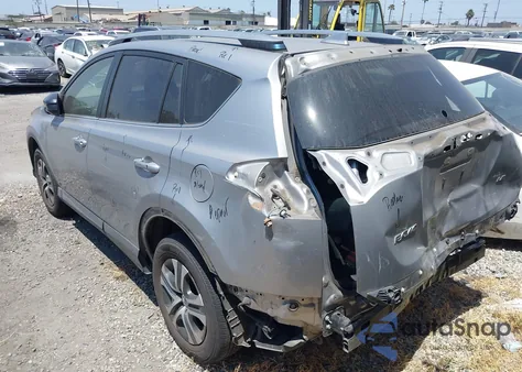 2018 Toyota Rav4 Le z USA, uszkodzony, nr VIN JTMZFREV8JD126387